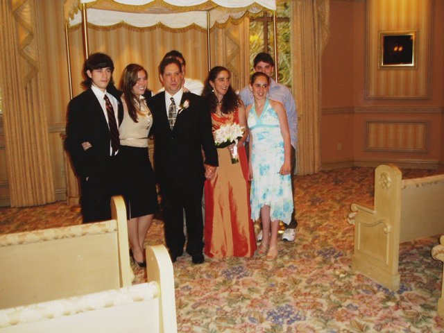 vegaswedding5_26_06041.jpg